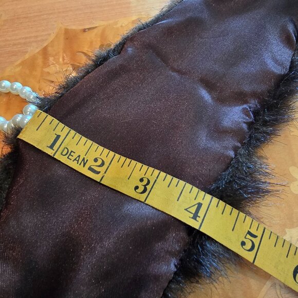 Vintage Fur Collar with Pompoms & Pearls, Child / Youth Size - Picture 7 of 10